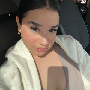 Meet your Posher, Yameli